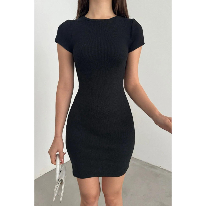 Mini robe ajustée à manches courtes et col rond